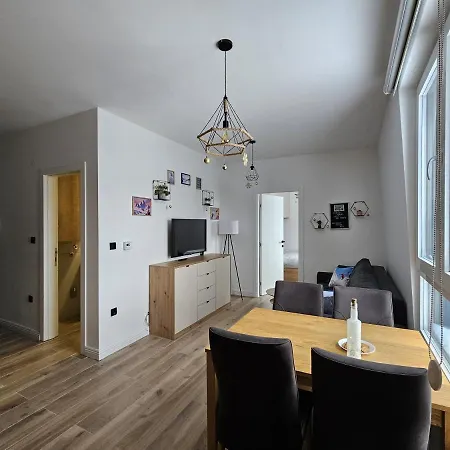 Sunset Pines Apt, Mont