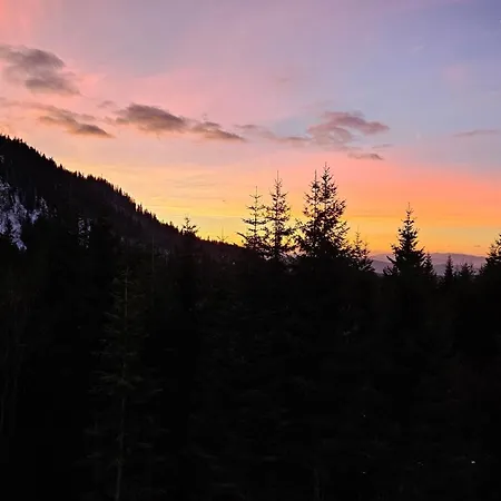 Sunset Pines Apt, Mont Apartment