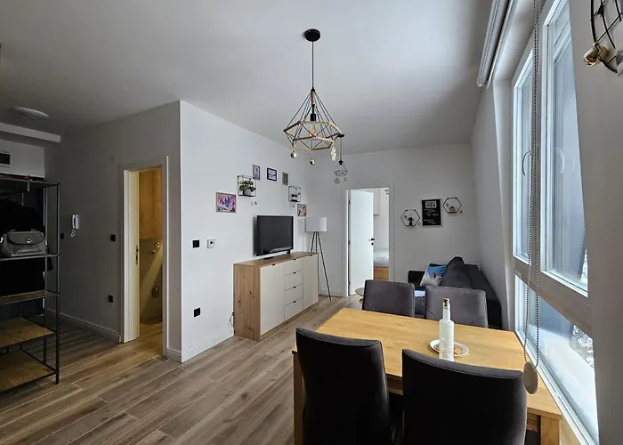 Sunset Pines Apt, Mont